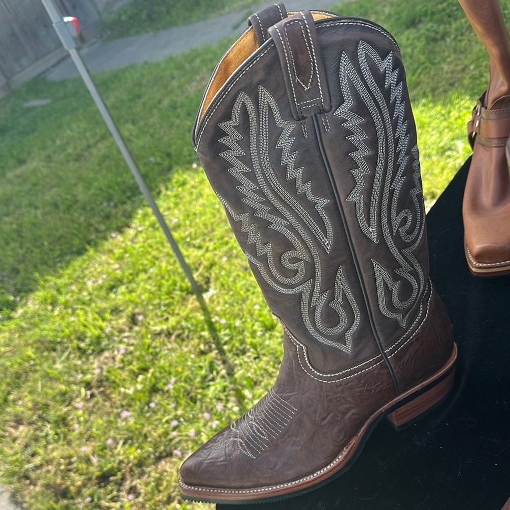 Brown Western Cowboy Boots with Embroidered Design